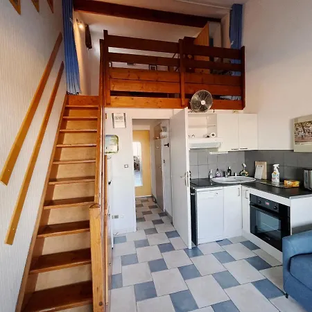 T2 Mezzanine Vue Avec Piscine *