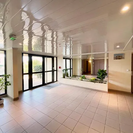 T2 Mezzanine Vue Avec Piscine Apartmán *